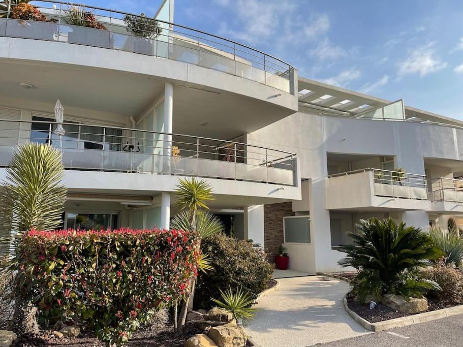 21 - Tres Agreable Rdc Avec Terrasse Et Parking Apartamento Bandol Exterior foto